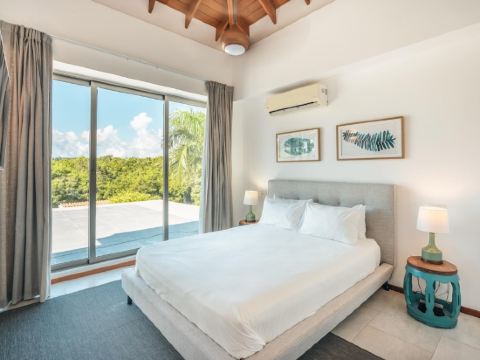 Luxury 6BR Villa w Pool Maid at Yarari