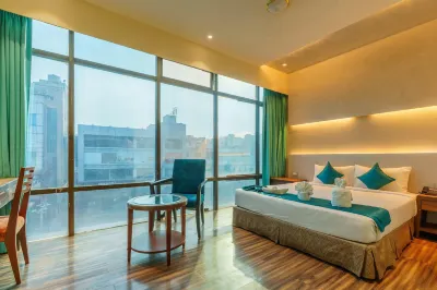 The Platinum Hotel Hotels near Laad Bazaar