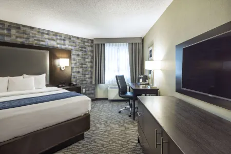 Comfort Inn Montreal Aeroport Отели в г. Пуэнт-Клер