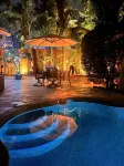 Studio apt near Wilton Manors, private fenced yard with pool, puppy friendly. - Private Pools