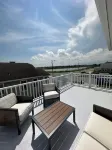 Luxury Boho Bay House. Balcony with Sunset Views, Near Casinos & Beach