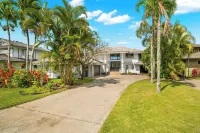 Luxury Oceanfront Escape – A/C, Hot Tub, 5 Bedrooms & Stunning Ocean Views! - Jacuzzi