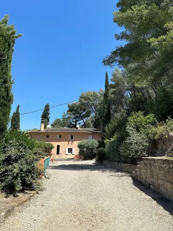 Maison de Famille Entre Pinède et Vignes à 15mn de la Plage