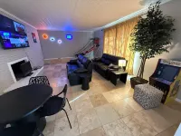 Anita’s Home, private pool and hot tub.