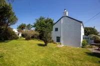 Pretty Georgian farmhouse in peaceful village location near the sea. - 2 stjerner