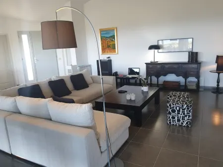 Villa with breathtaking sea and mountain views Отели в г. Сари-Соленцара