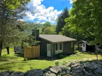 Cozy Cottage with Stunning Mountain Views