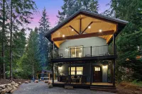 New Mt. Rainier Cabin-Hot Tub-WiFi-Fireplace - 4-Star