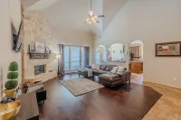 Entire home in Grand Prairie, Texas, United States with EV Charger - level 2