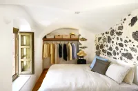 Santorini Vista Legacy Retreat - Live the history, wake to the view! Hotels in Pyrgos Kallistis