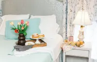 Charming 1 bedroom apartment in welcoming & walkable historic Waterbury Village