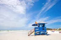 Siesta Key Condo- walk to beautiful beaches, ride a free trolley around the key - ติดทะเล