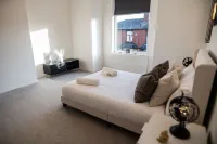 Manchester - 4 Beds - Sleeps 7 - Street Parking Hotels in Chadderton