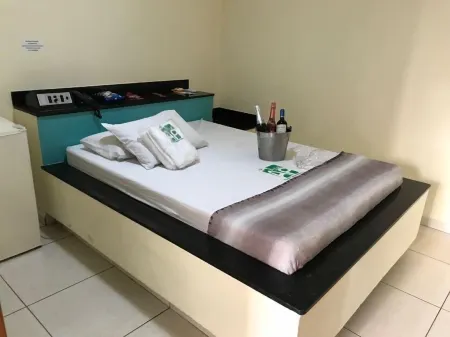 Motel& Hotel Apê Goiânia !!! Отели в г. Триндади
