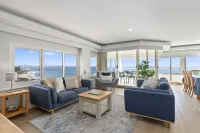 84 The Spit Holiday Apartments