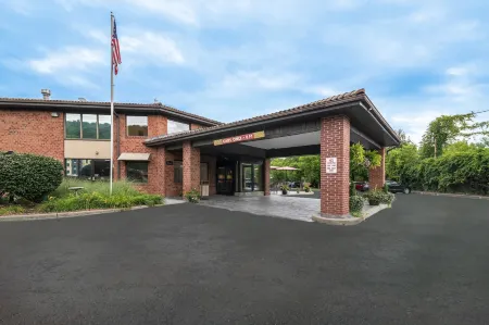 Quality Inn Ithaca - University Area Отели рядом с достопримечательностью «Водопады Итака»