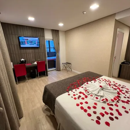 Holiday & Business Hotel - Em Frente ao Centro de Eventos e Arena Conda