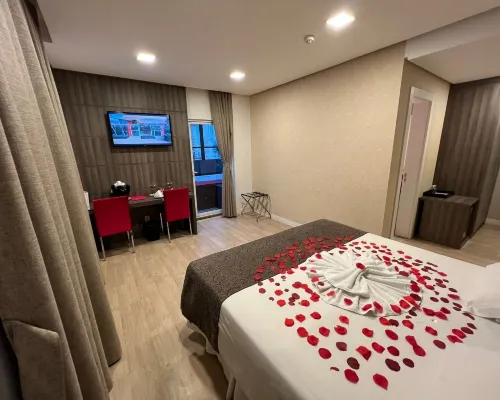 Holiday & Business Hotel - Em Frente ao Centro de Eventos e Arena Conda Hotels in Chapeco
