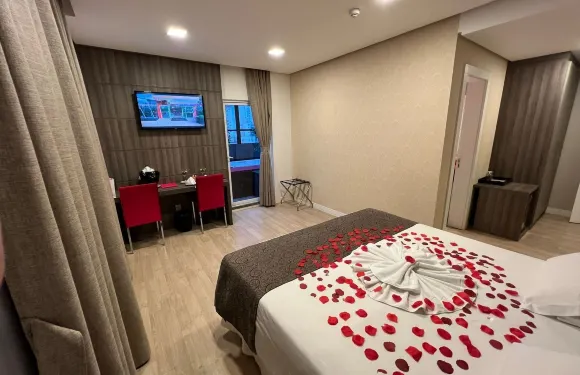 假日及商務酒店 - 事件中心及阿雷納康達旁