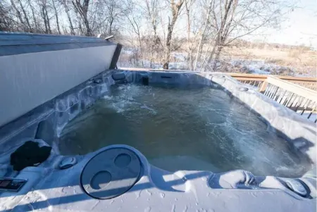 Secluded Spa-Cious Retreat -Beds for 8. Plus 3 Foldaways Extra