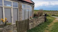 Beautiful Cosy Cottage On The Cliff Top With Stunning Sea Views Hoteles en Hawsker-cum-Stainsacre