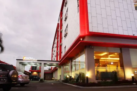 @Hom Premiere Cilacap Отели рядом с достопримечательностью «Dojang Penyu Timur»