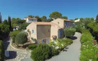 2/3-room apartment with private swimming pool Hotels in Roquebrune-sur Argens