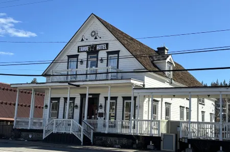 Tahoe Star Hotel Отели в г. Траки