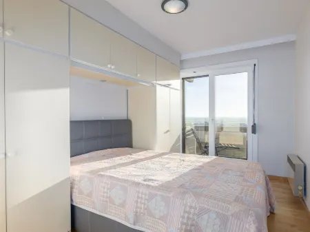 Apartment on the Seventh Floor with Sea View Отели рядом с достопримечательностью «Residence Park Cosmos - B.V.B.A. Luna»