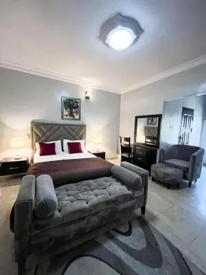Bronx Suite by Jaynice Homes Hotels in Sangotedo