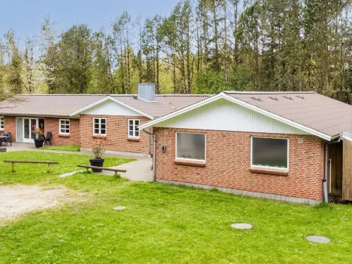 4 Star Holiday Home in Oster Assels - parkir