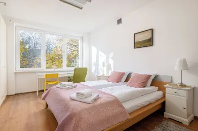 RentPlanet - Apartament Kopcińskiego Hotels near Ptak Market