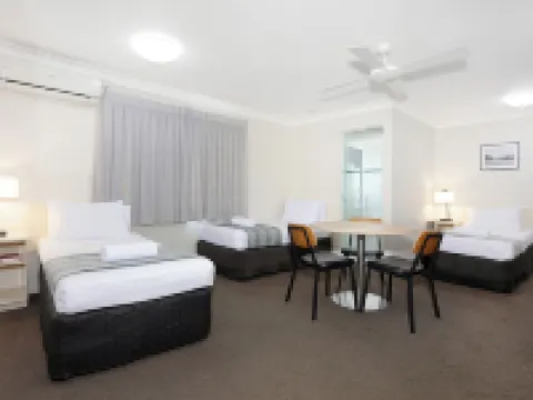 Southport Motel & Apartments Hotels in Southport