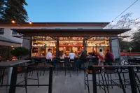 Calistoga Inn Restaurant and Brewery - bar