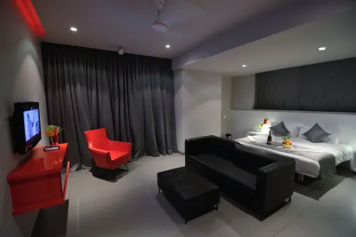 Sinq Party Hotel - No Male Stags Allowed