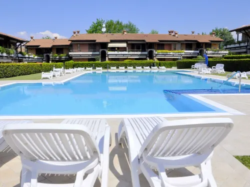 Vibrant Holiday Home in Lazise with Swimming Pool Near 2 Lakes