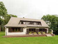 Villa in Erneuville Near Town Center Hôtels à proximité de : La Ferme du Château