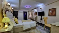 Tobby Royal Suites
