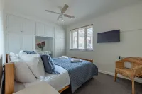 Luxury 2 Bed Room Lake View Apt Bowness Parking Hotel dekat Peter Rabbit and Friends