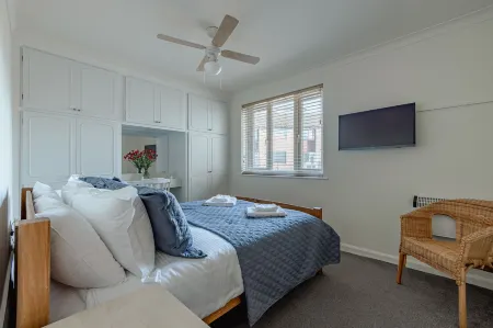 Luxury 2 Bed Room Lake View Apt Bowness Parking Отели рядом с достопримечательностью «Peter Rabbit and Friends»