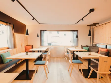 Alpin - Studios & Suites Отели в г. Брегенц