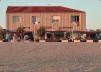 Acadie Saint Victor - Hôtel Restaurant - Face Mer - Chatelaillon Plage Hotels in Chatelaillon-Plage