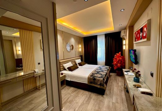 1. 파라다이스 슈트..