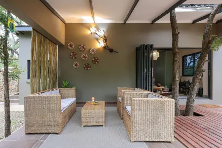 Grace of Africa, Couples 5 Star Nature Lodge