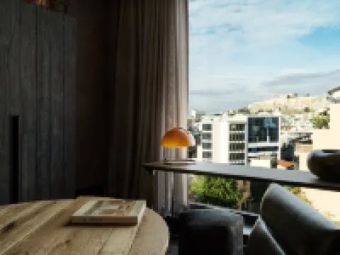 โมนาสติก ลิฟวิ่ง อิน เอธีนา