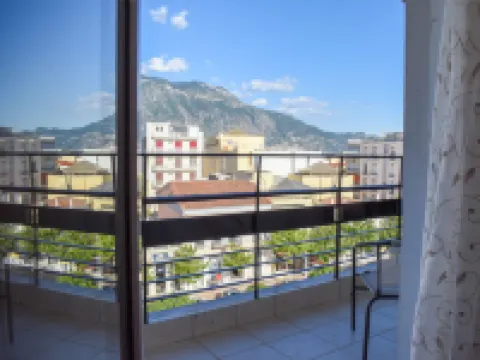 Cozy Flat on the Main Square, 10Min to the Sea