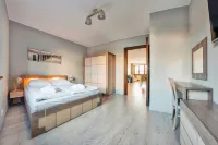 Bulwar Portowy, Sun & Snow