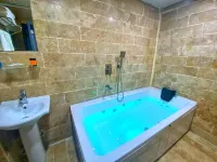 Whitestone Hotel