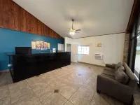 Bass Inn - Choke Canyon National Park Hotels in Three Rivers