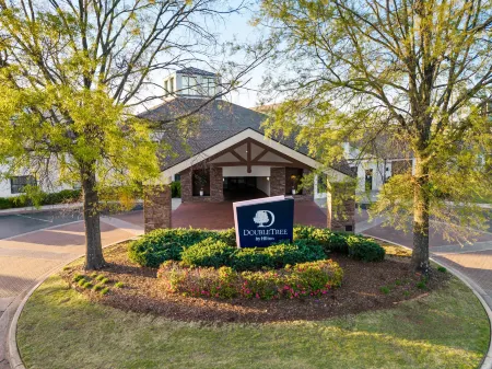 DoubleTree Suites by Hilton Huntsville South Отели в г. Лейсис Спринг